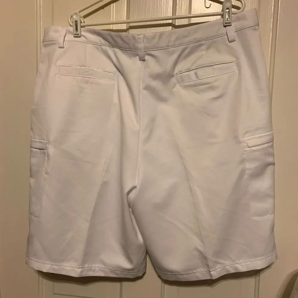 Izod Golf Size 42 White Casual Shorts